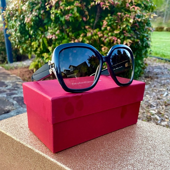 NIB Salvatore Ferragamo Black Square Sunglasses $360 - Picture 2 of 8